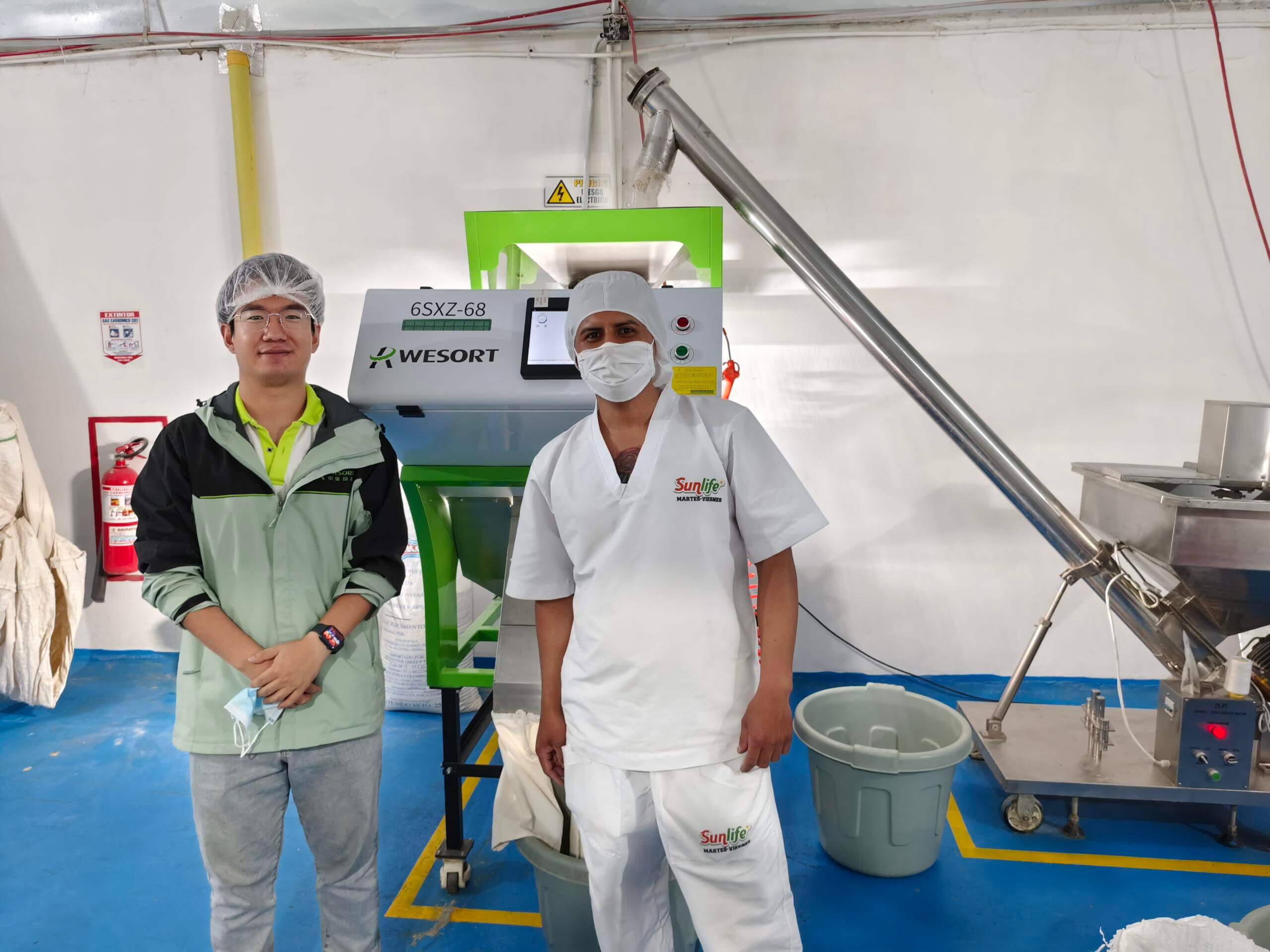 Henry with a WESORT color sorter at the SUNLIFE SAS processing site in Popayán.