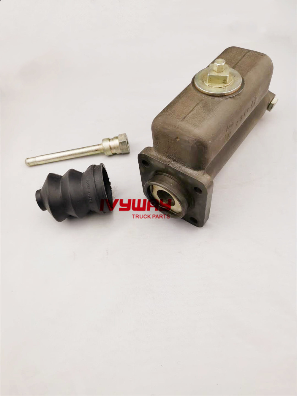 5 TON Master Cylinder M809 Military Truck Parts 2530007411070, 123569311 IVYWAY Mil Parts