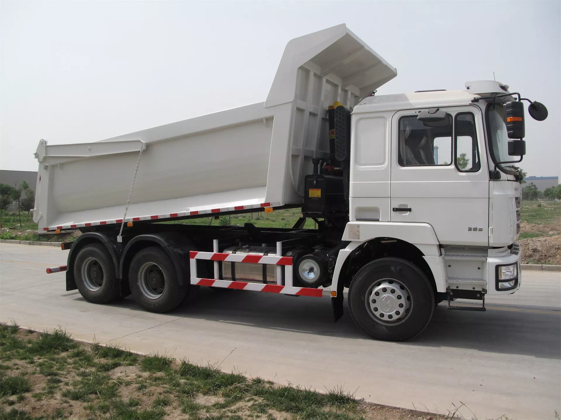 Camion Benne F3000 6X4 Blanc Big Box(4).jpg