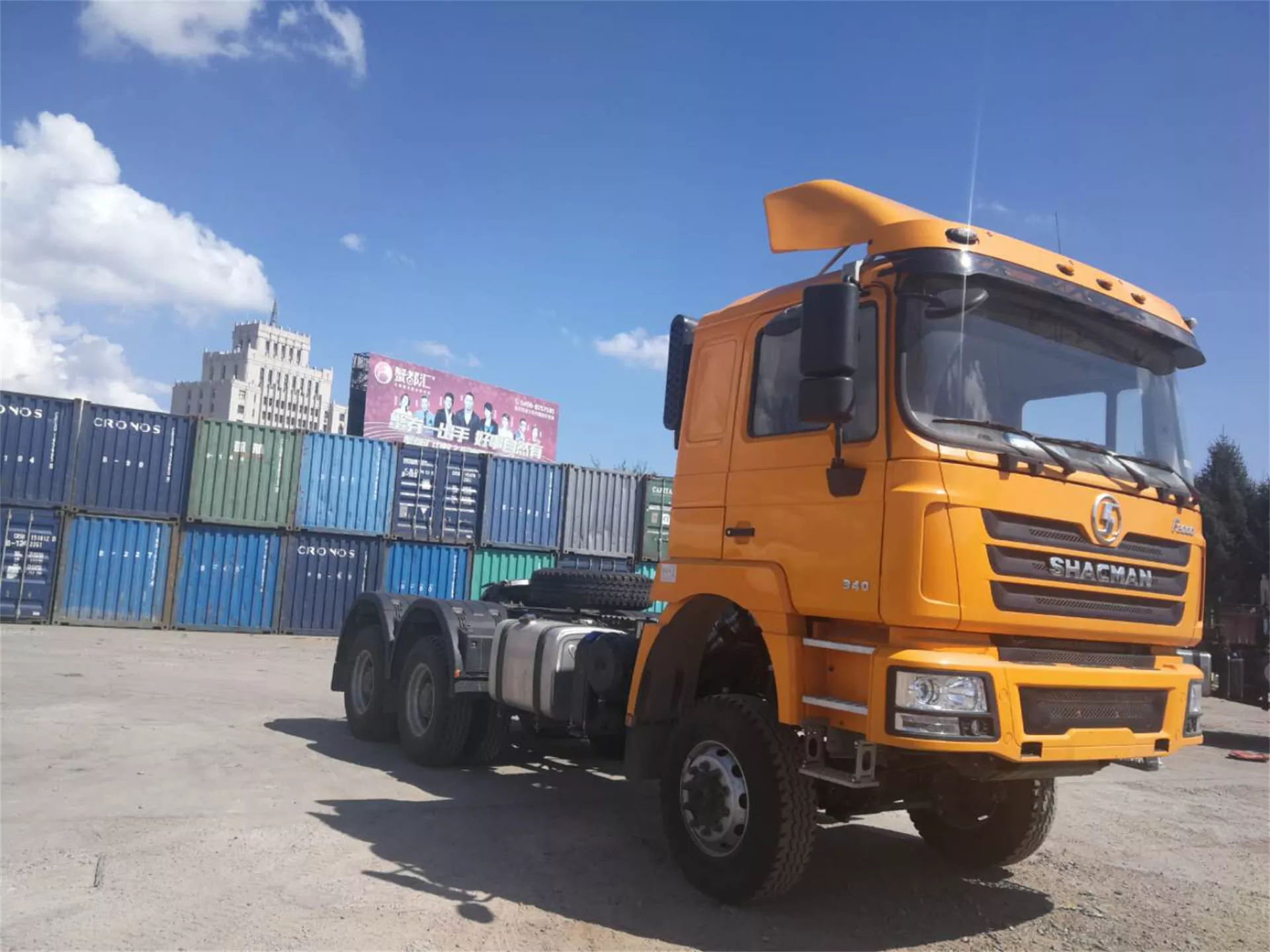 Tracteur F3000 Yellow 6X6 Cold Region Edition (3).jpg