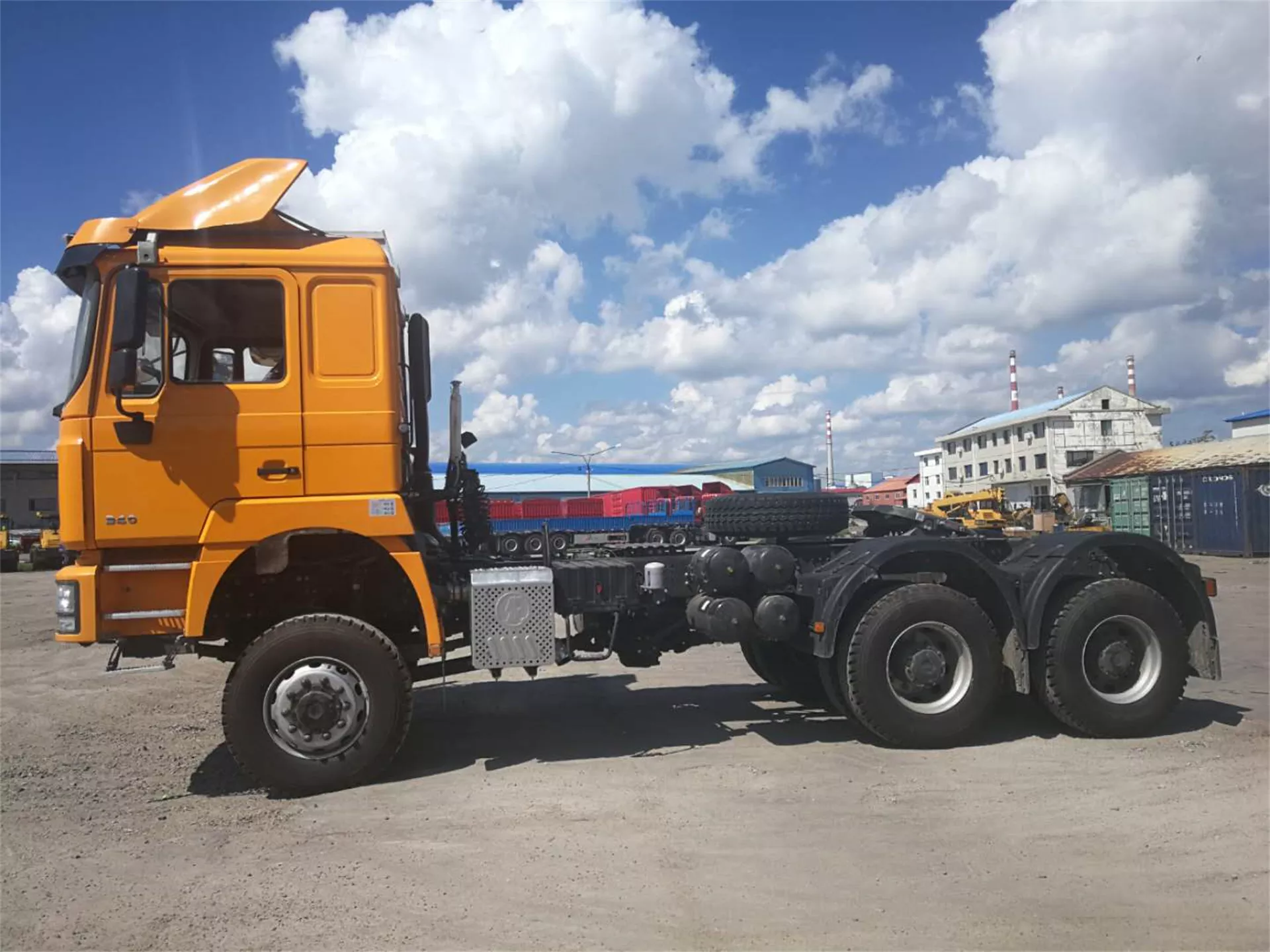 Tracteur F3000 Yellow 6X6 Cold Region Edition (5).jpg