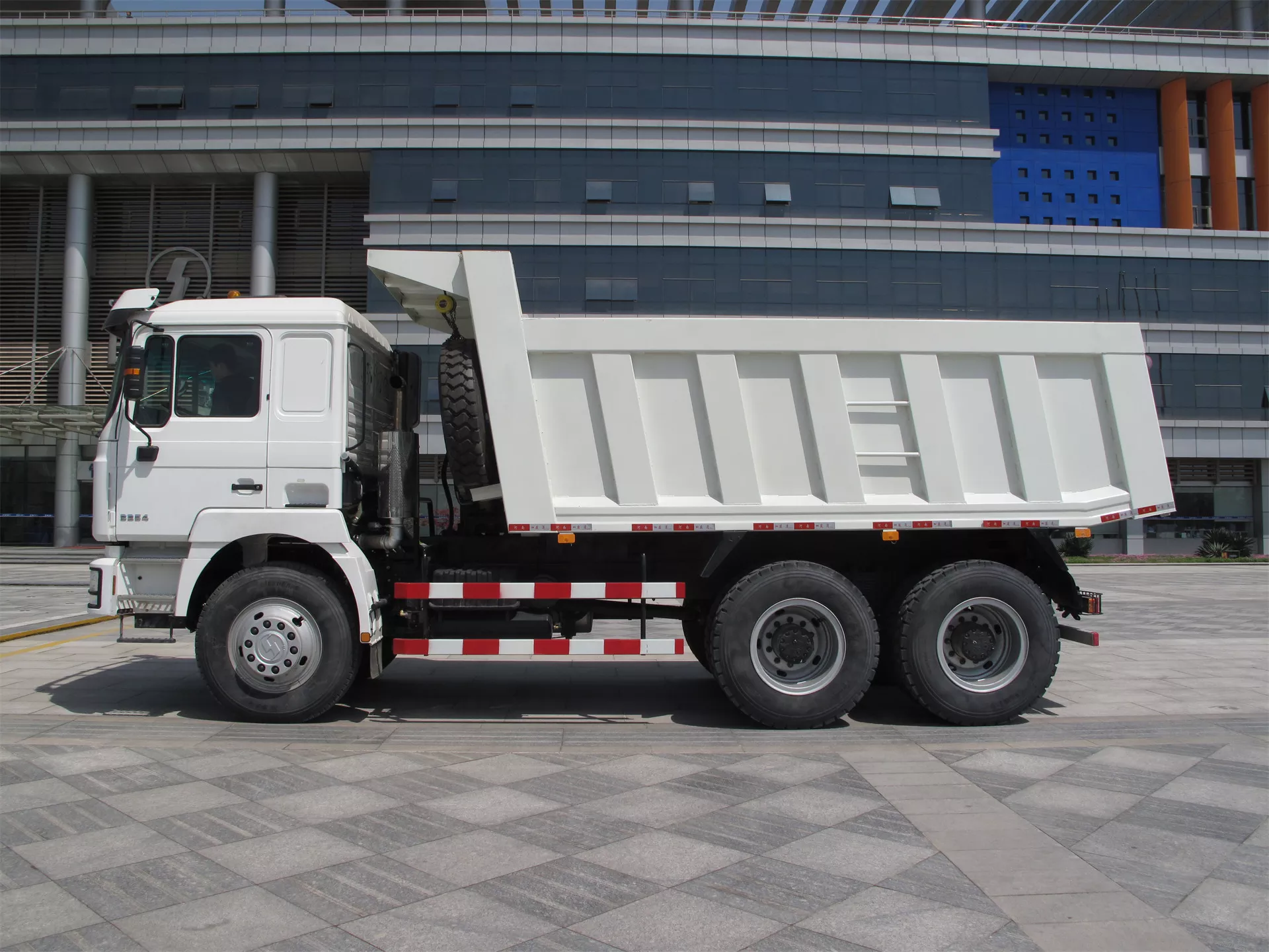 Camion Benne F3000 6X4 Blanc(10).jpg
