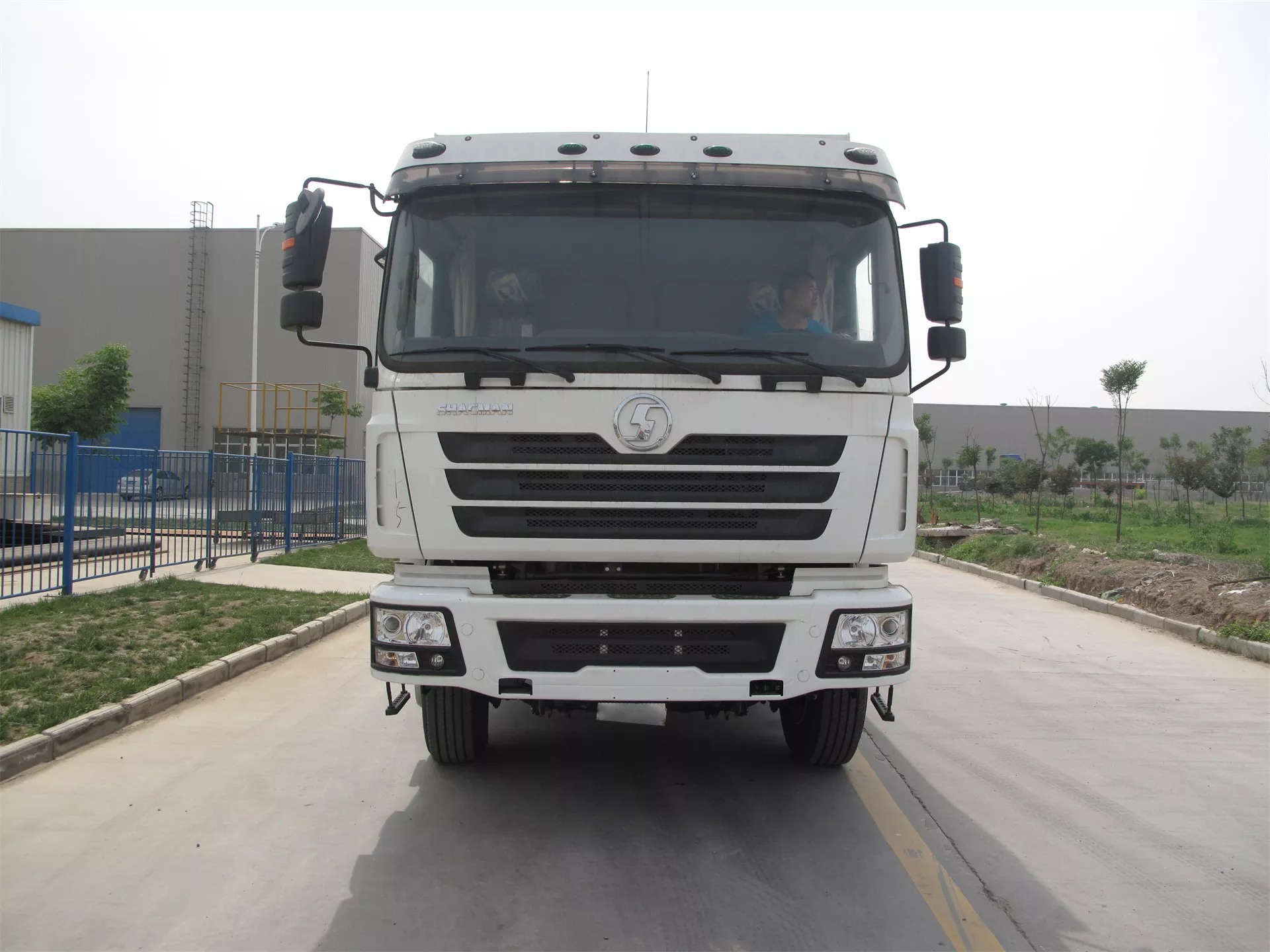 Camion Benne F3000 6X4 Blanc Big Box(1).jpg