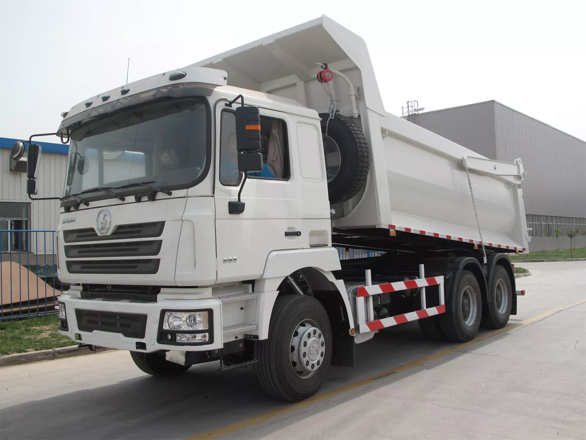 Camion Benne F3000 6X4 Blanc Big Box(2).jpg