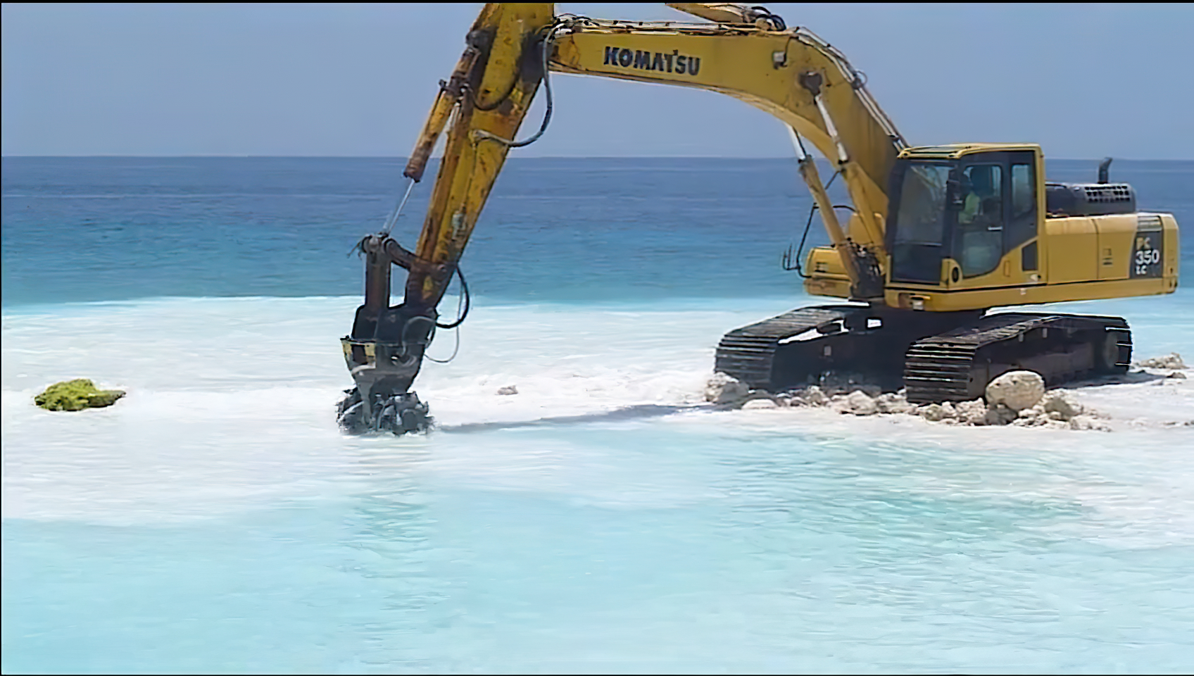 The milling machine can go into the sea to dig and mill, showing its ...