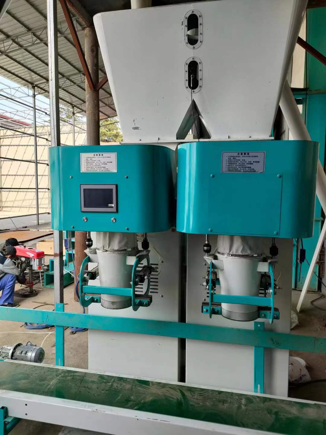 embolsadora de polvo con mesa de trabajo doble DCS-SF2.jpg