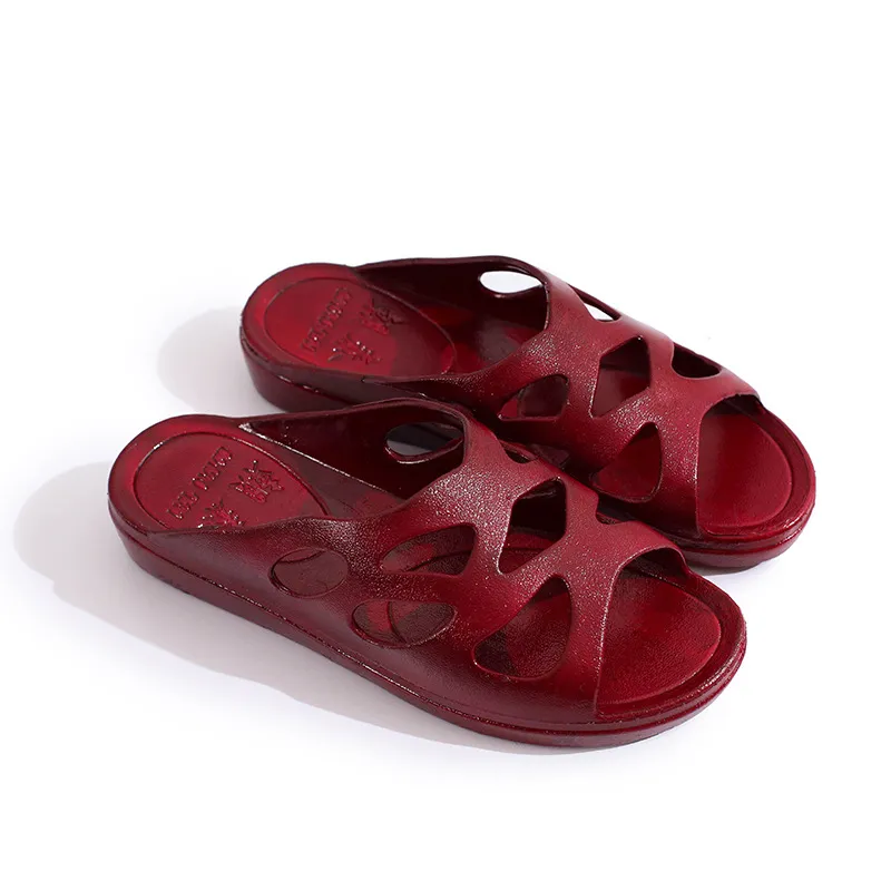 Microcellular foam shoe sole extruded with SmallBoss compound