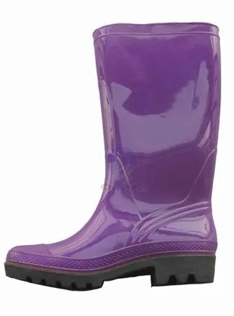 Transparent PVC rain boots with anti-migration formulation