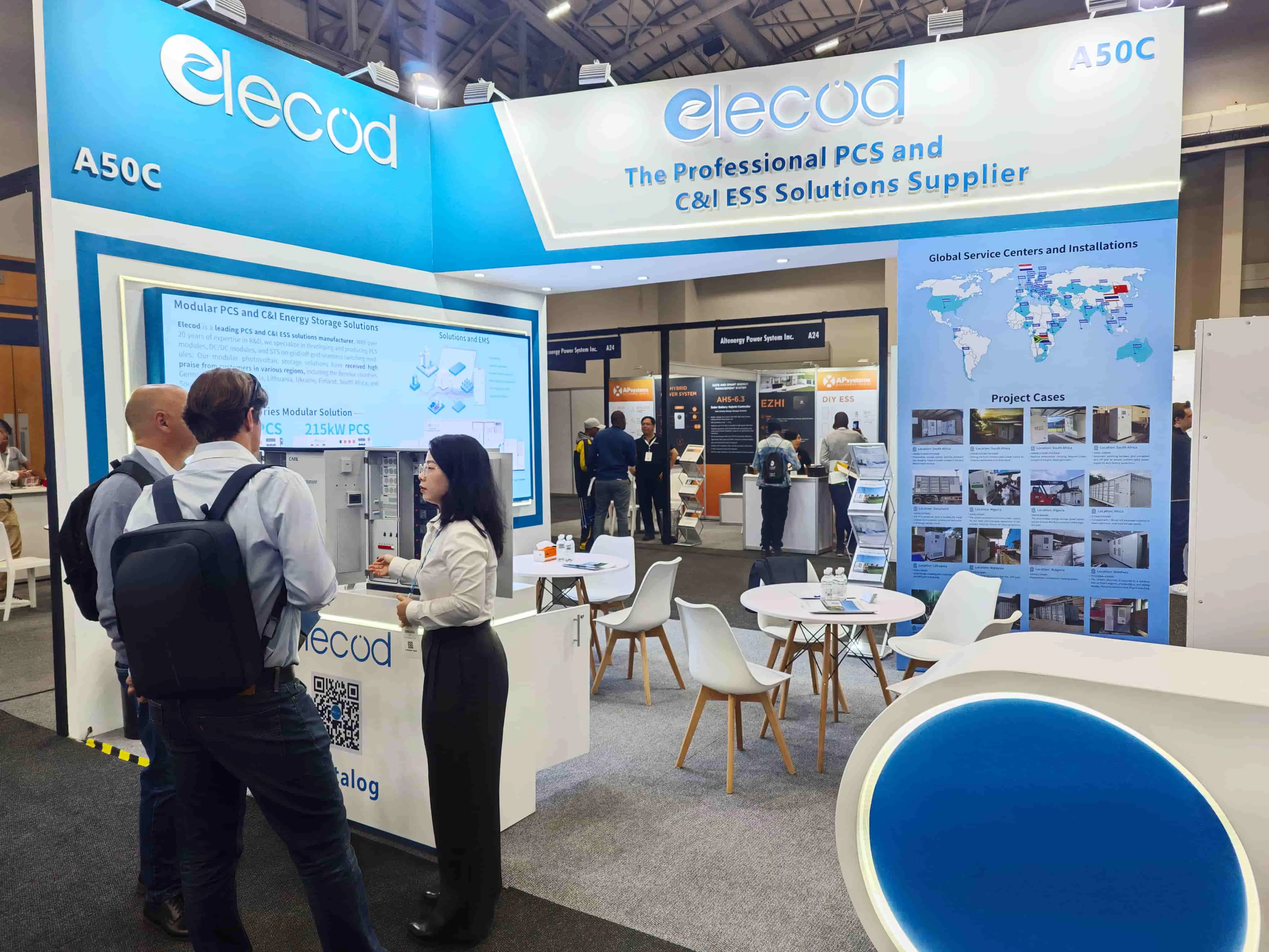 Visitantes no estande da Elecod na Solar & Storage Live Cape Town 2025.jpg