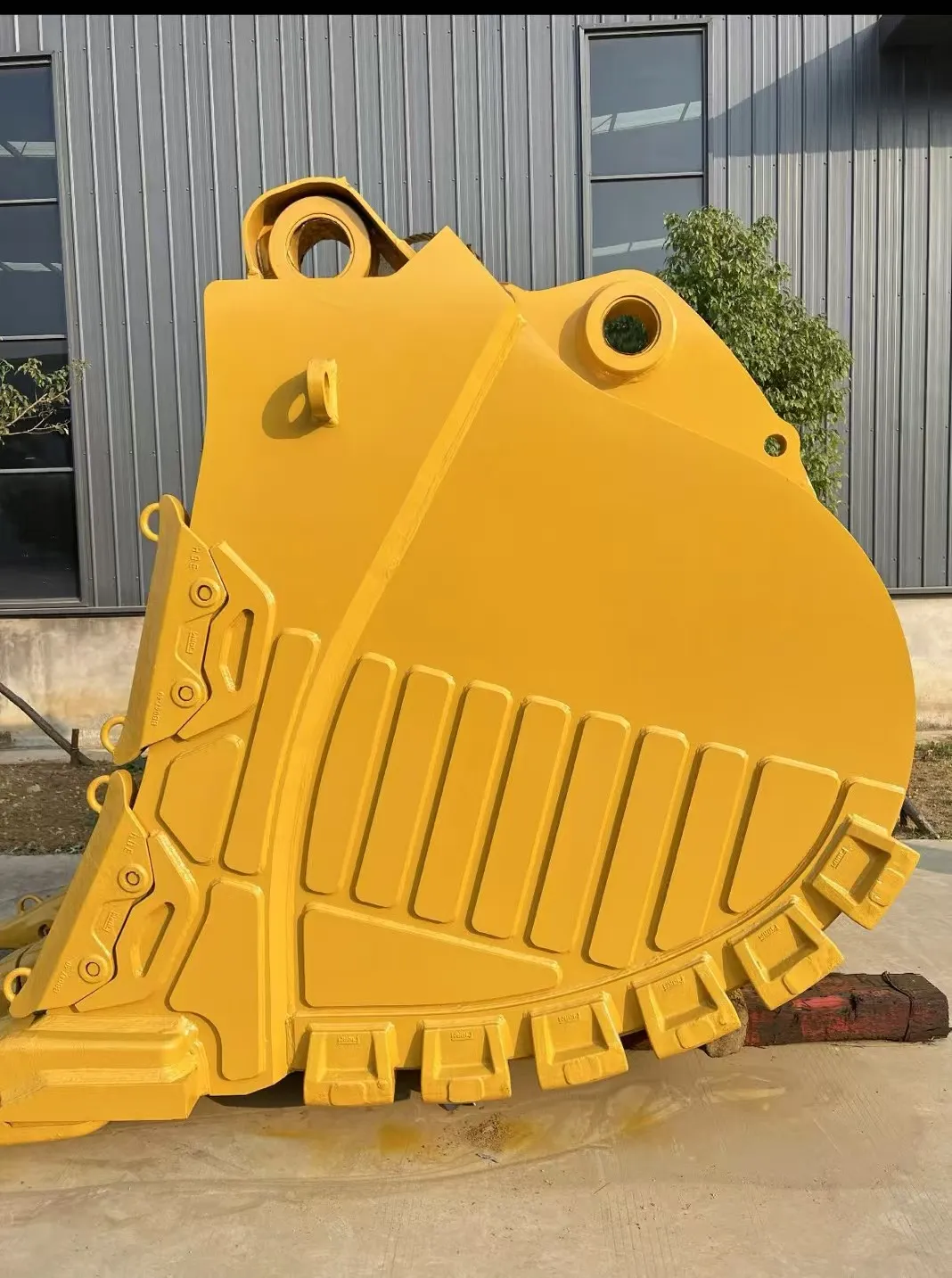 CAT6020 Bucket.jpg