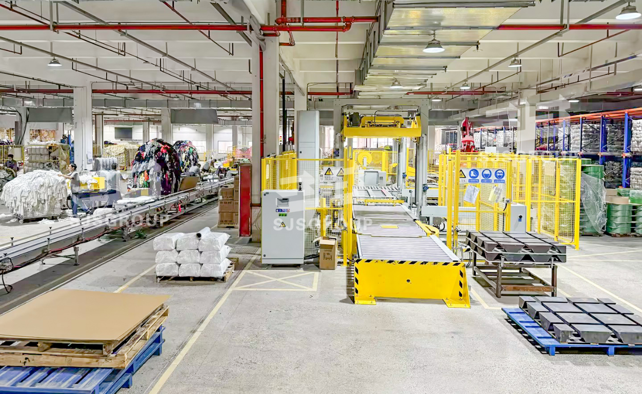 sjs-group-factory-cutting-line-conveyor-belt-palletized-warehouse-cotton-rags (1).png