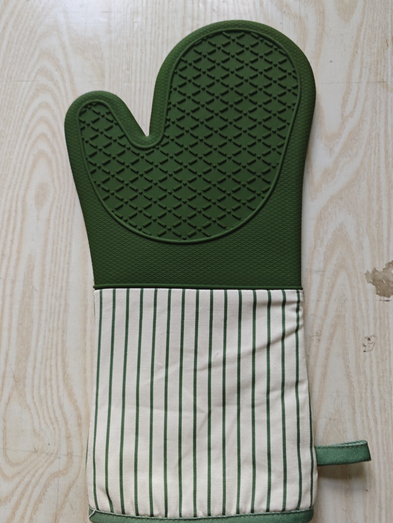 Silicone Stripe Single Oven Glove Green 1.jpg