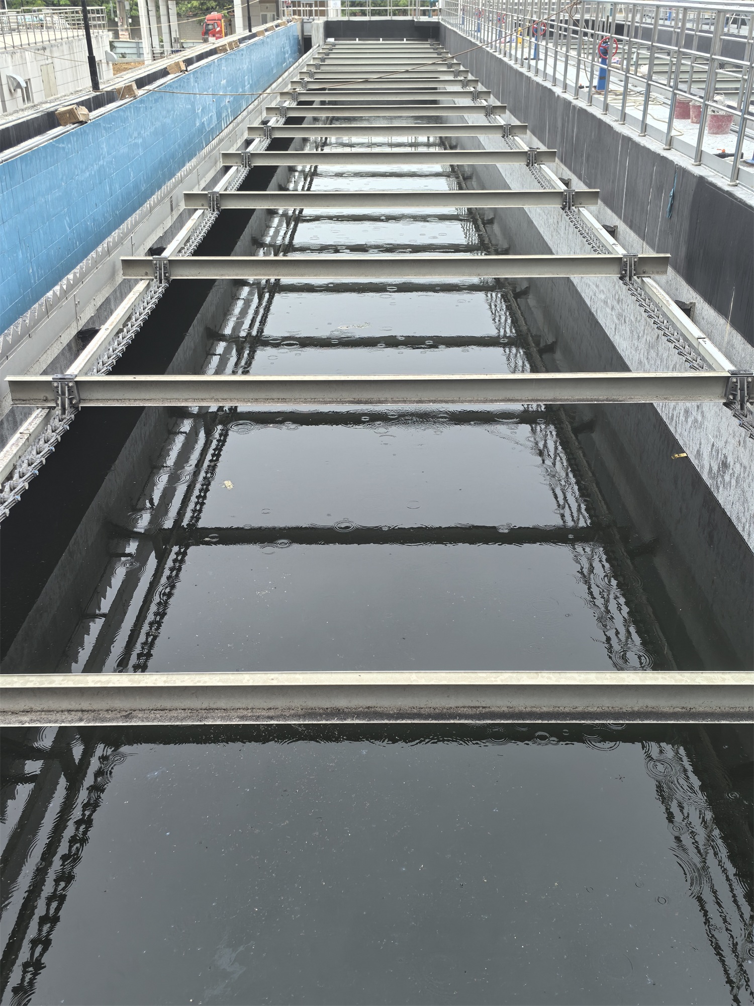 Central-Flow Fine Screens