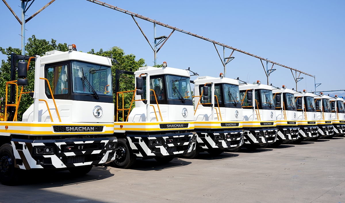 SHACMAN 4X2 Electric Terminal Tractor in Brazil 2025-SHACMAN