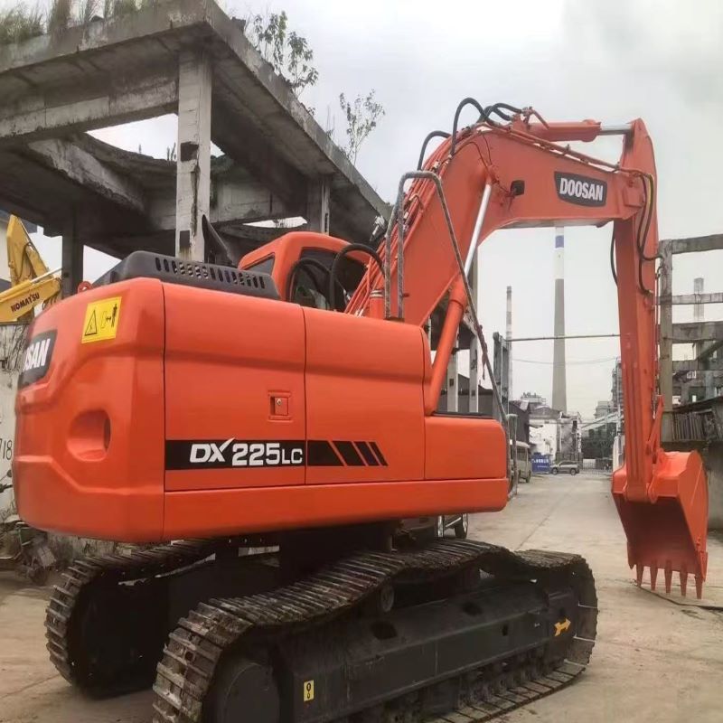 DOOSAN DX225LC.jpg