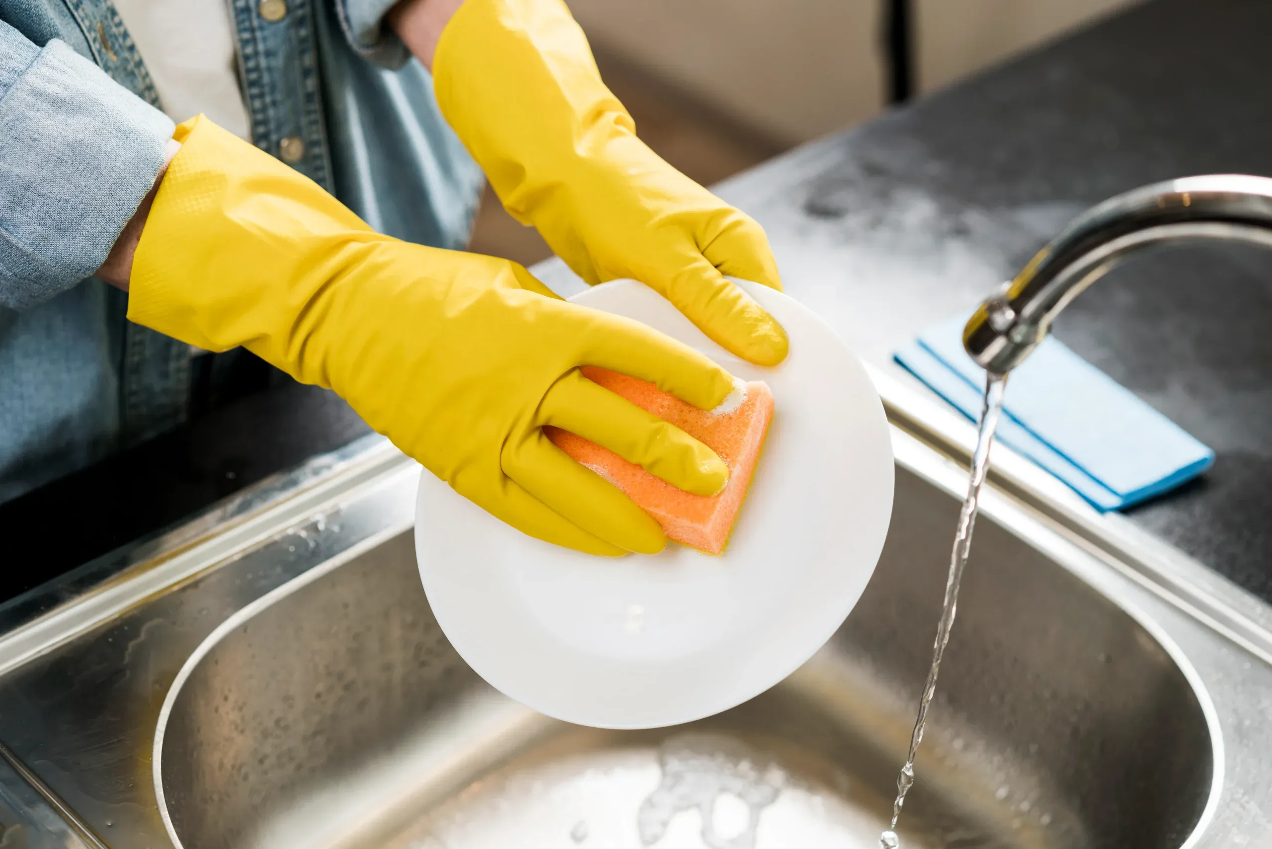 1-Reuse-Magic-Eraser-wash-dishes-scaled.jpg