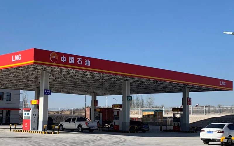 petrol-and-gas-refueling-station-in-ningxia.jpg