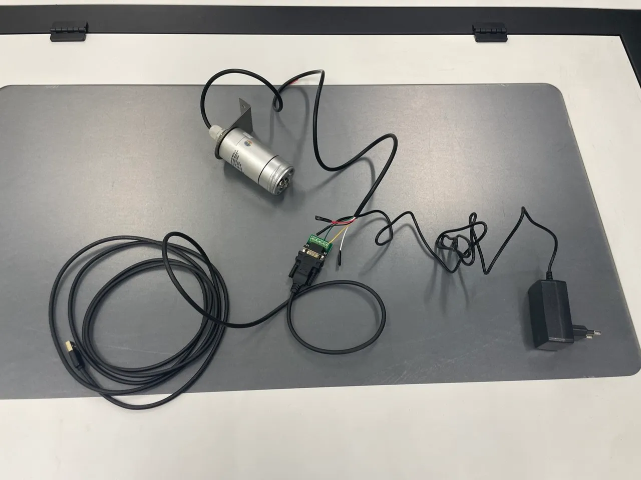 Skyeaglee OEM Gas Sensor Module undergoing PC calibration on a lab bench