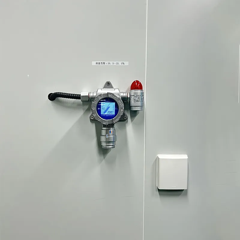 Wall-mounted fixed O2 gas detector with alarm in energy storage container