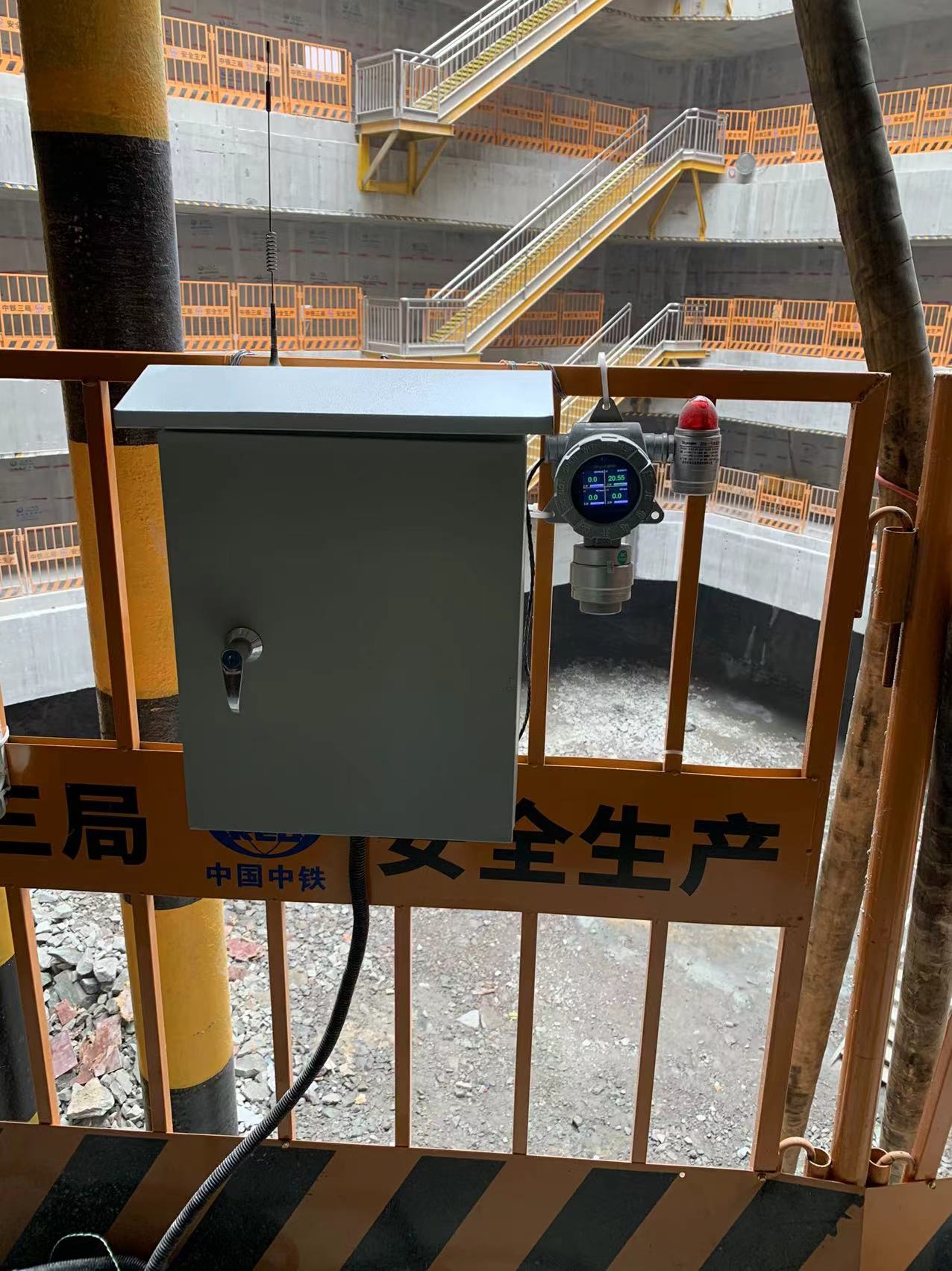 Skyeaglee Fixed Multi-Gas Detector mounted on railway tunnel shaft guardrail.jpg