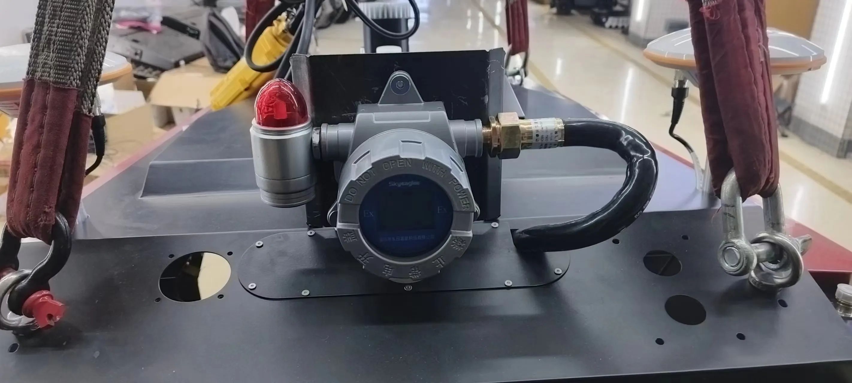 Robot-Integrated Gas Detector installed on an unmanned inspection AGV tracking LEL, SO2, CO, and H2S