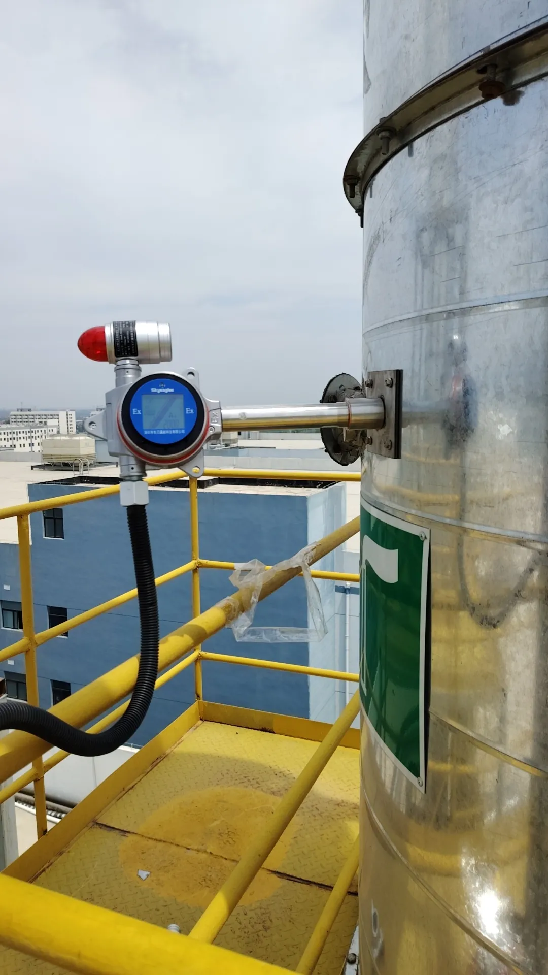 insertion probe gas detector mounted on vertical industrial rooftop tank