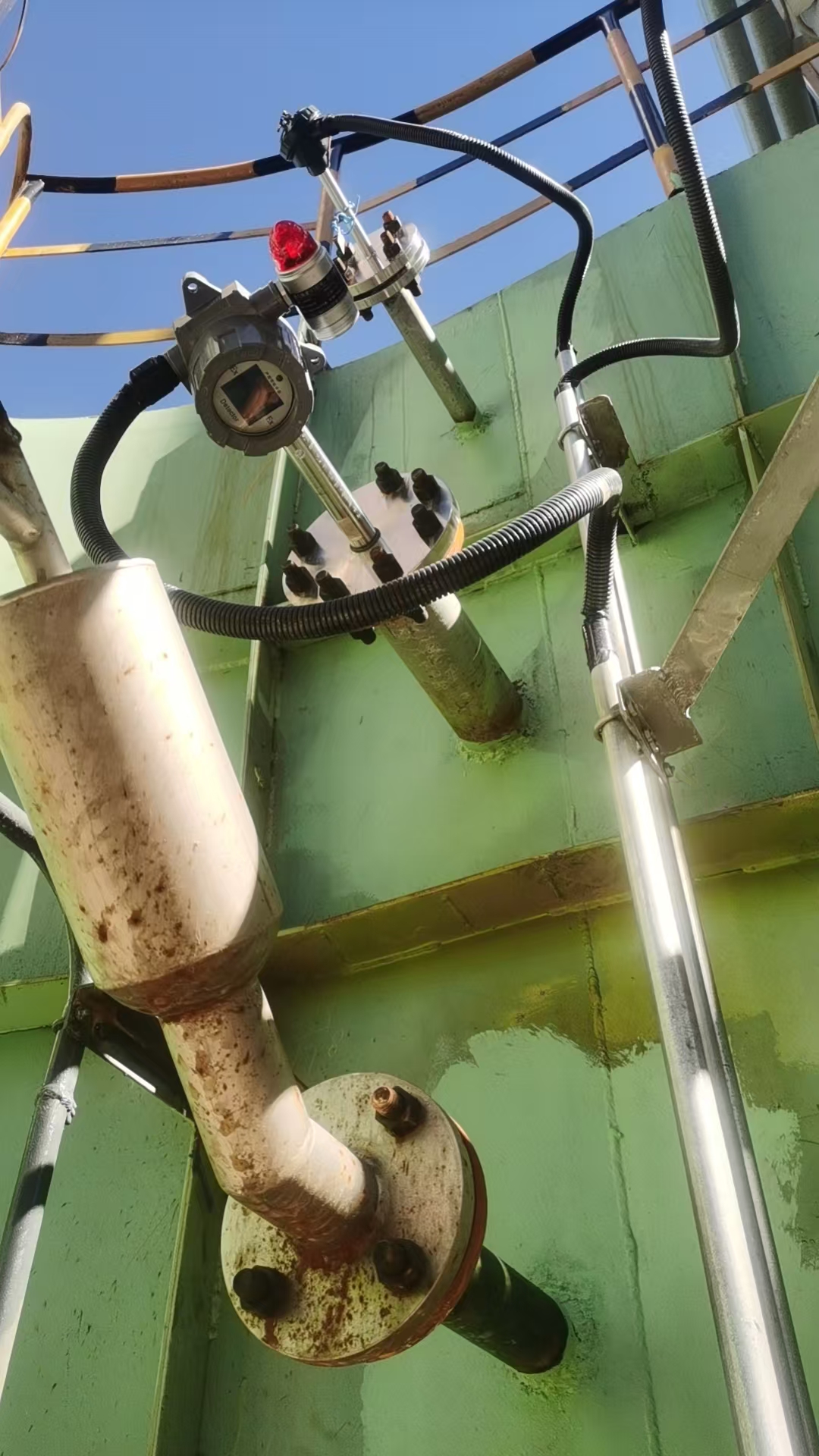 Flange-Mounted Dust Monitor for Silos.jpg