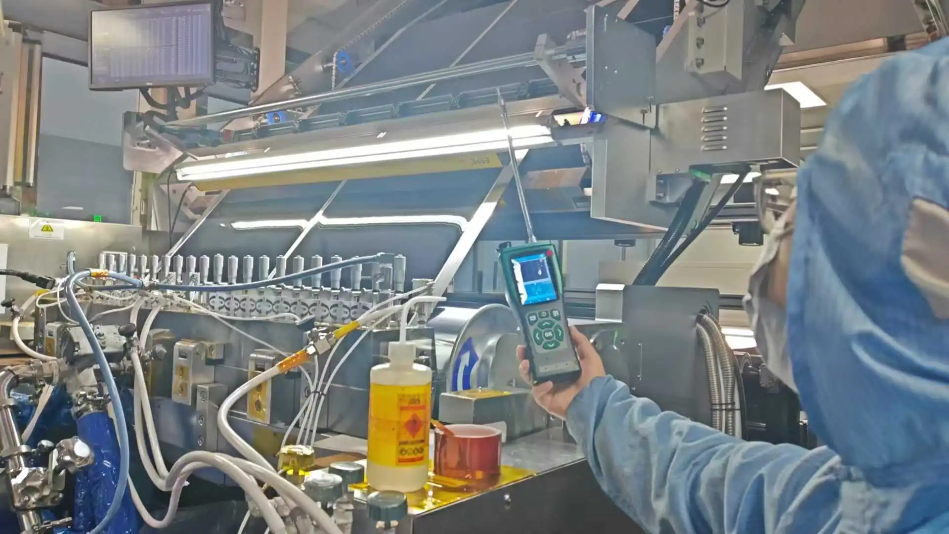 portable argon gas detector used for industrial argon leak detection in a factory