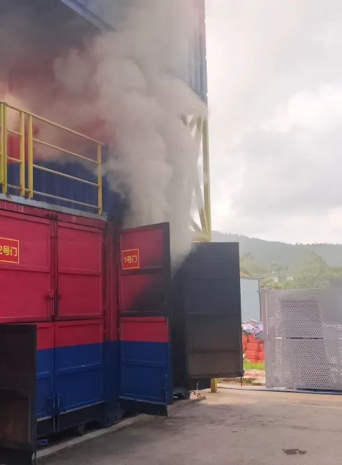 Containers that produce carbon monoxide and oxygen
