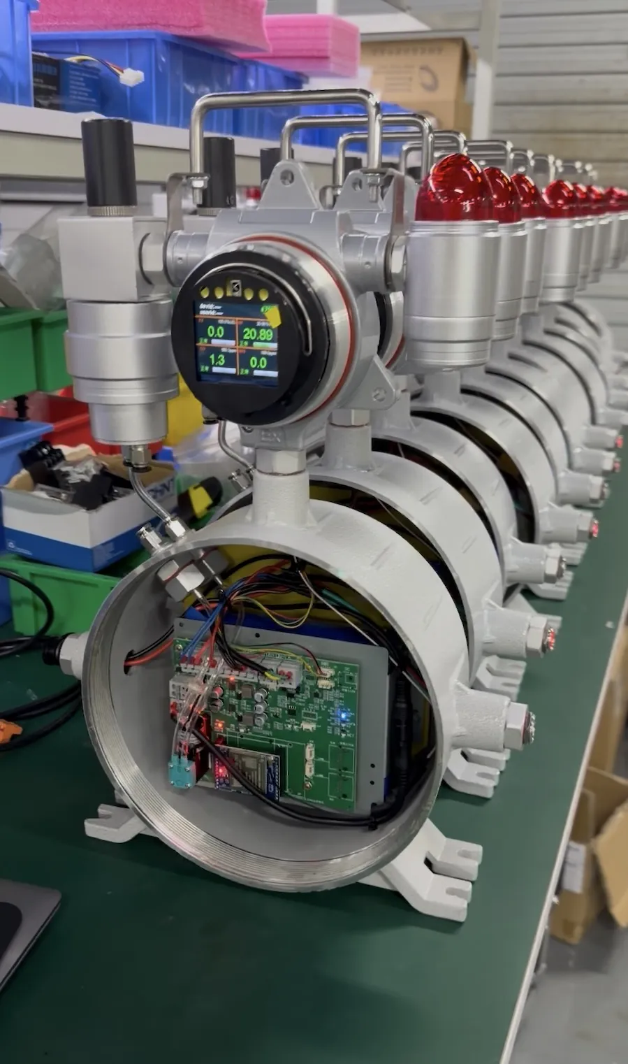 HNAG1000 heavy-duty portable gas monitors on the Skyeaglee production line displaying 4-in-1 gas readings