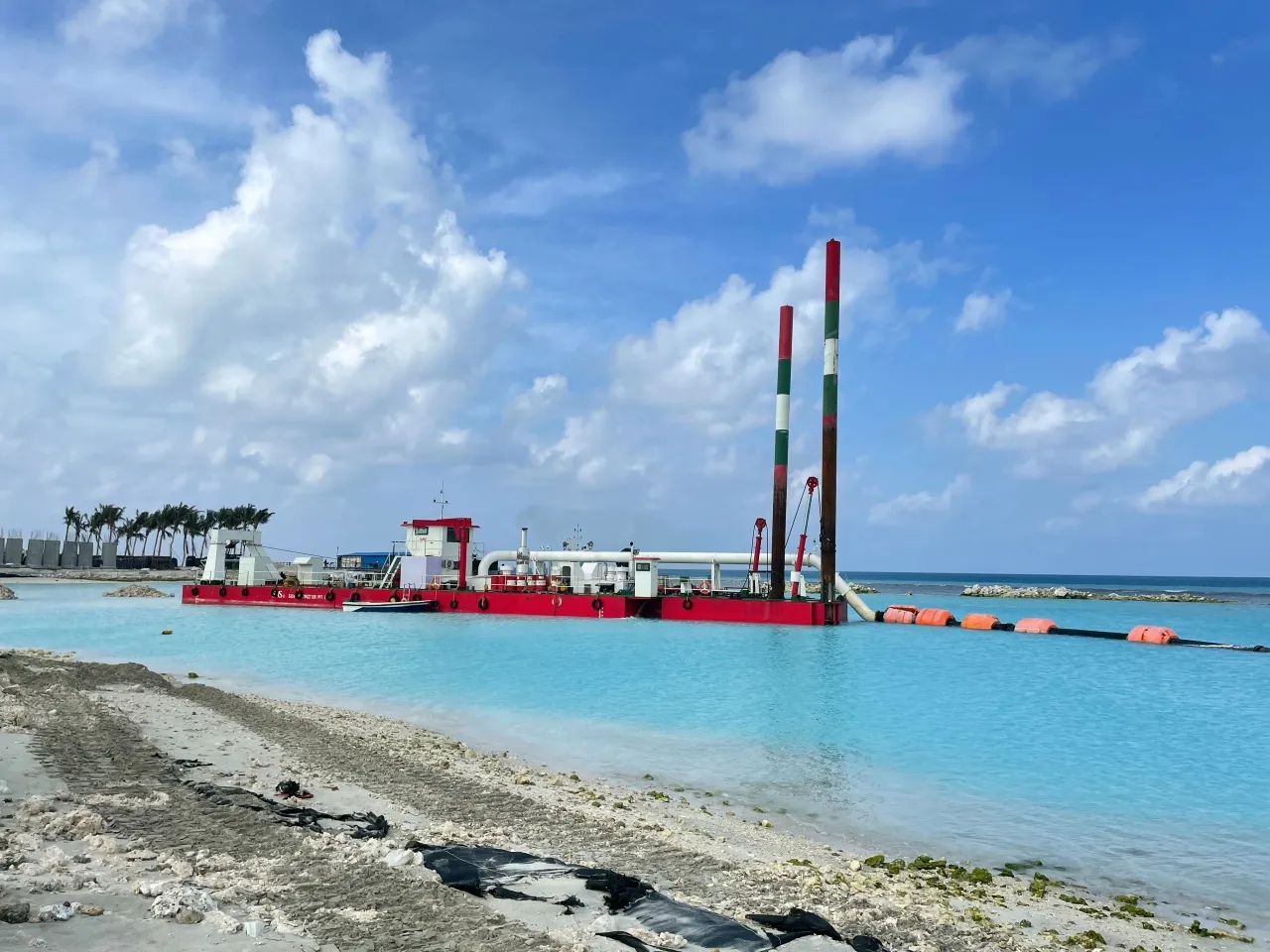 RYD650 Resort reclamation work in Maldives